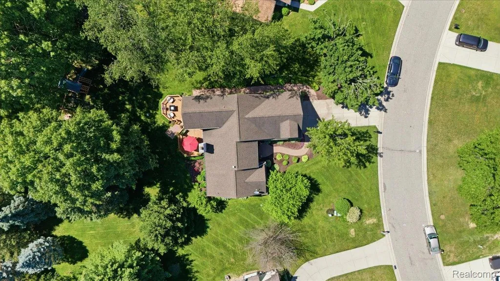 3180 Viking Drive Commerce Charter Township MI 48390