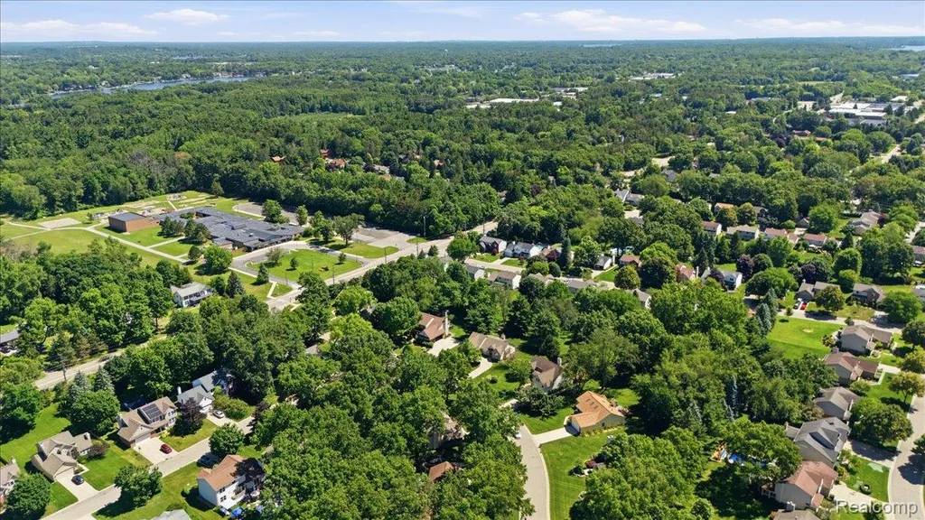 3180 Viking Drive Commerce Charter Township MI 48390