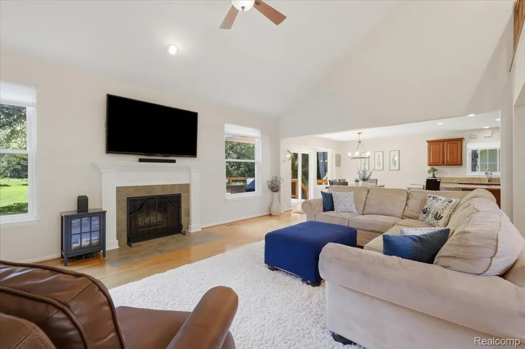 3180 Viking Drive Commerce Charter Township MI 48390