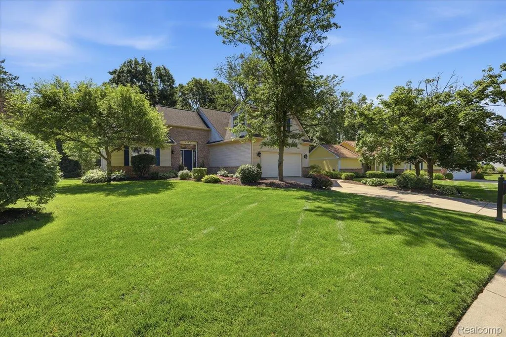 3180 Viking Drive Commerce Charter Township MI 48390