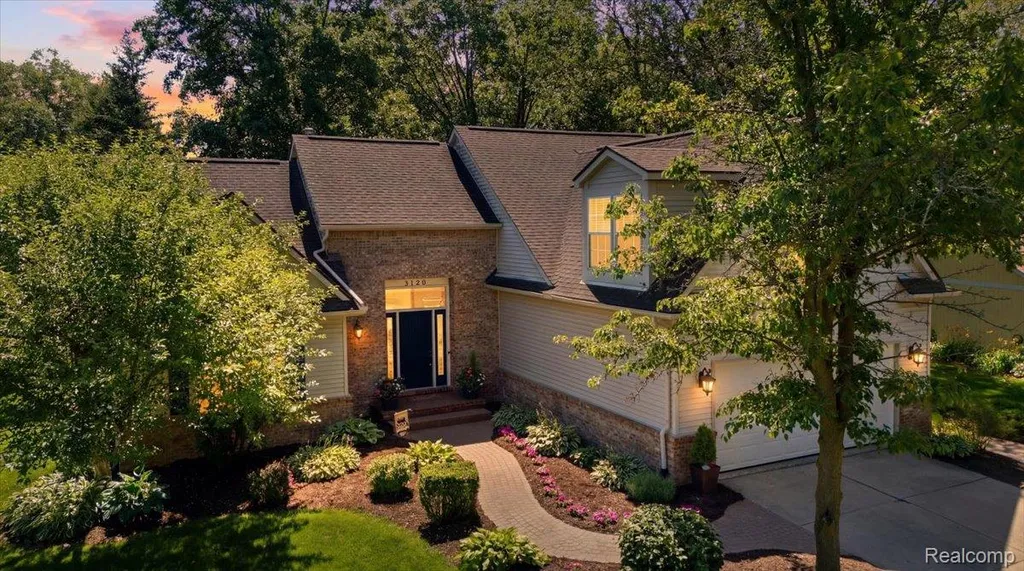 3180 Viking Drive Commerce Charter Township MI 48390