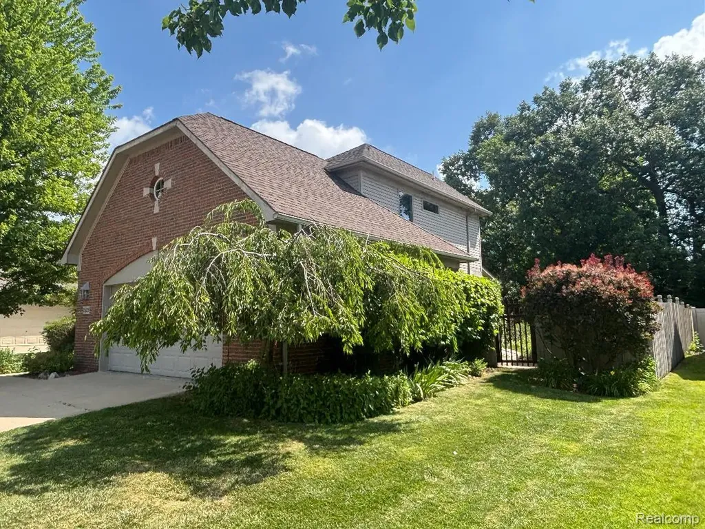33329 Crooks Street Brownstown Charter Township MI 48173