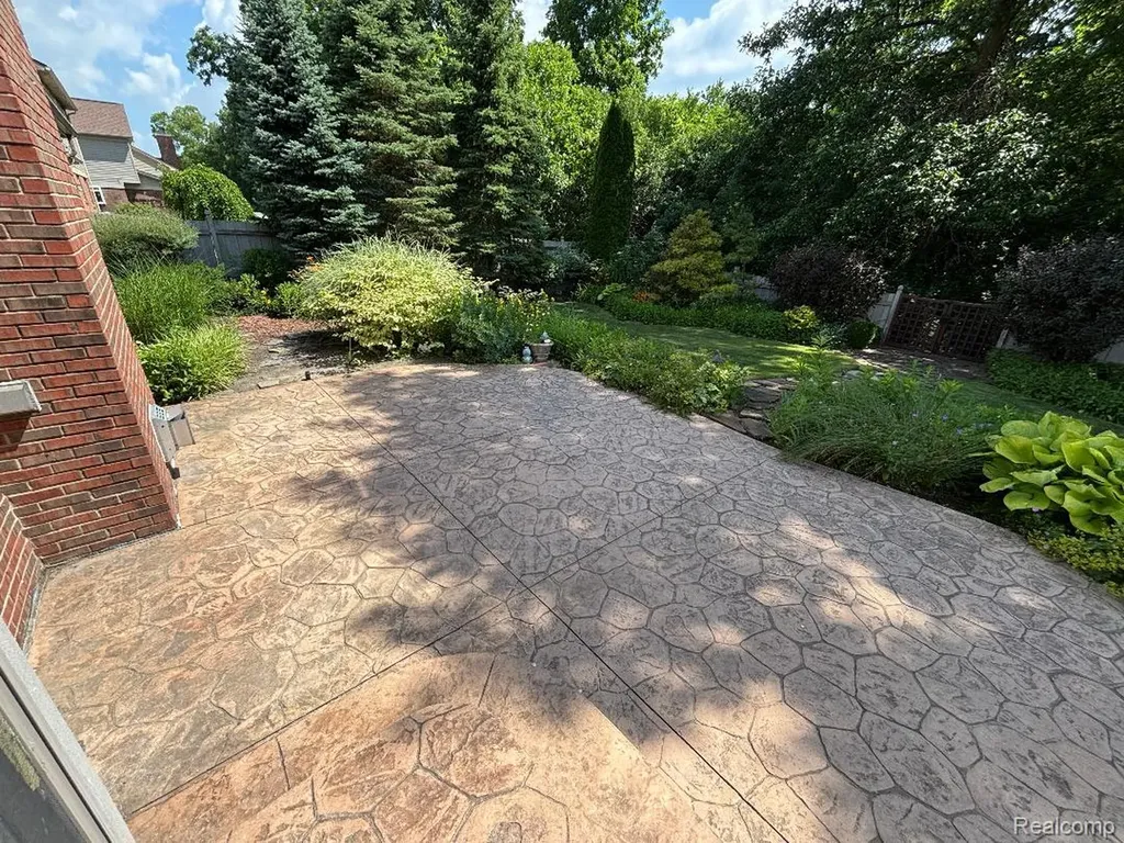 33329 Crooks Street Brownstown Charter Township MI 48173