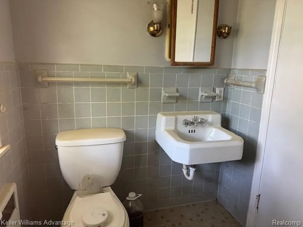 23037 Rausch Avenue Eastpointe City MI 48021