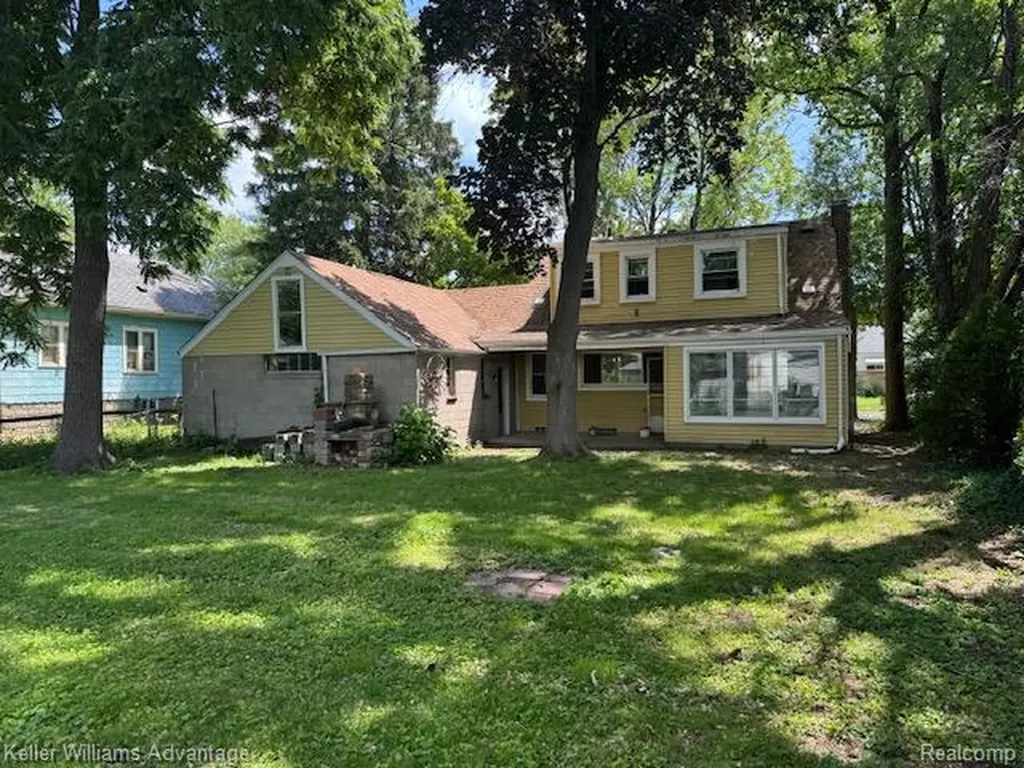 23037 Rausch Avenue Eastpointe City MI 48021