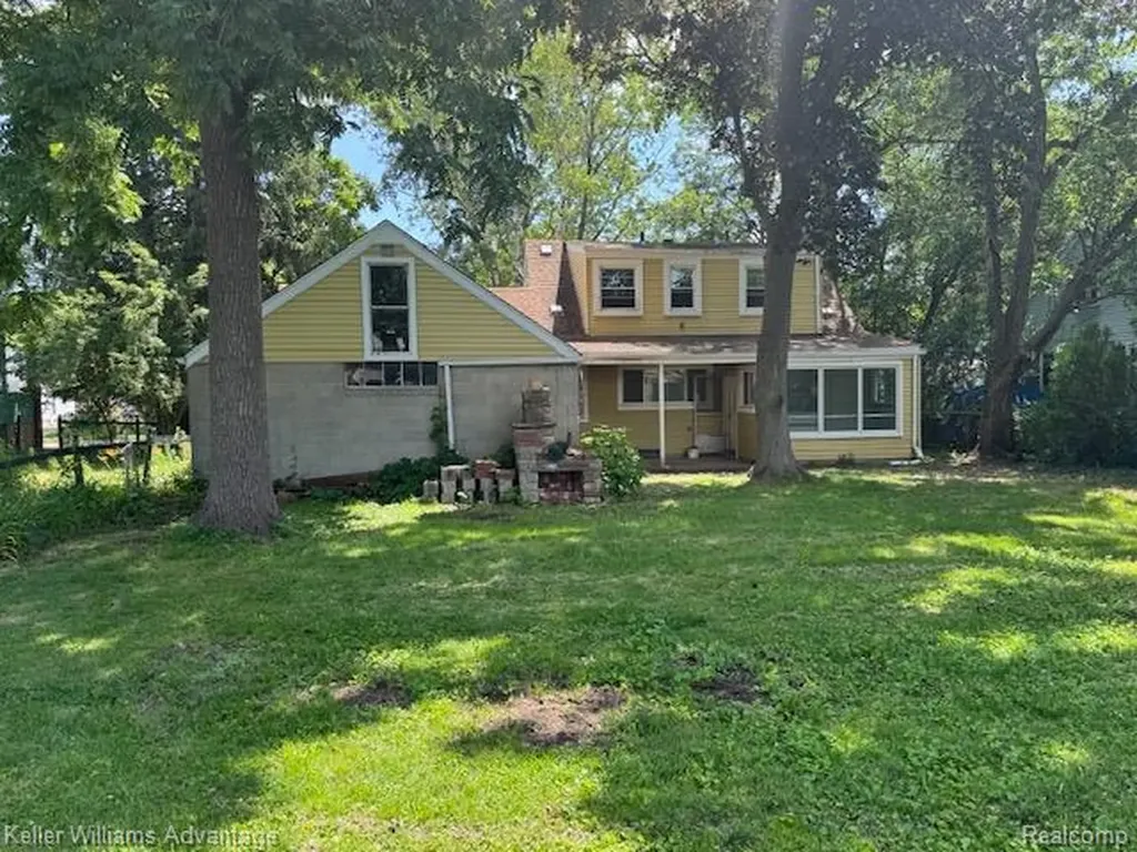 23037 Rausch Avenue Eastpointe City MI 48021