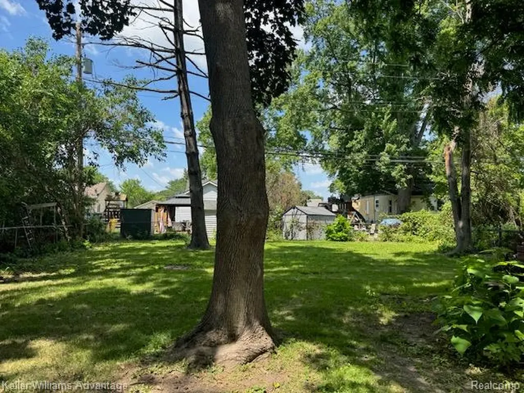 23037 Rausch Avenue Eastpointe City MI 48021