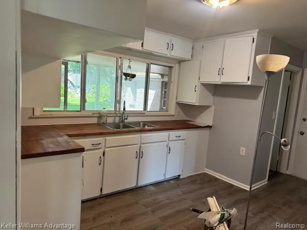 23037 Rausch Avenue Eastpointe City MI 48021