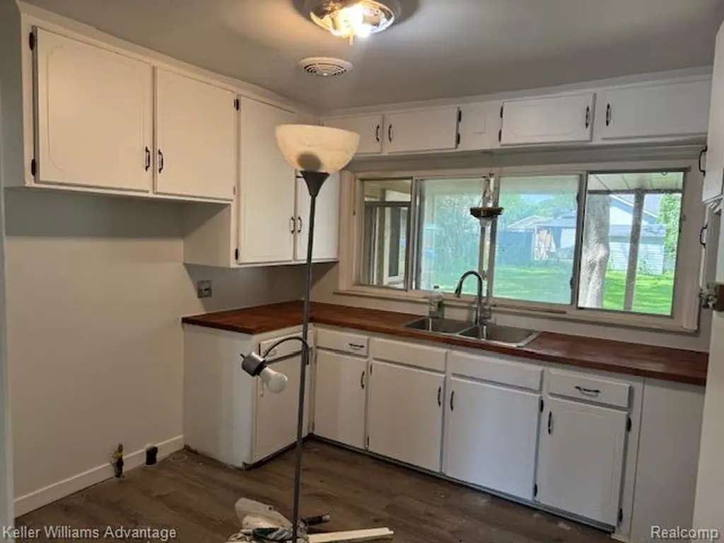 23037 Rausch Avenue Eastpointe City MI 48021