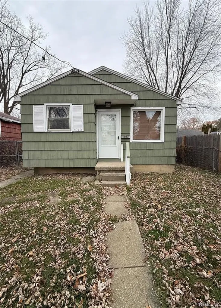 1210 Pinehurst Avenue Flint City MI 48507