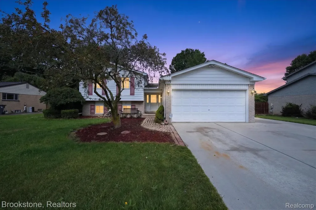 39795 Waldorf Drive Clinton Charter Township MI 48038