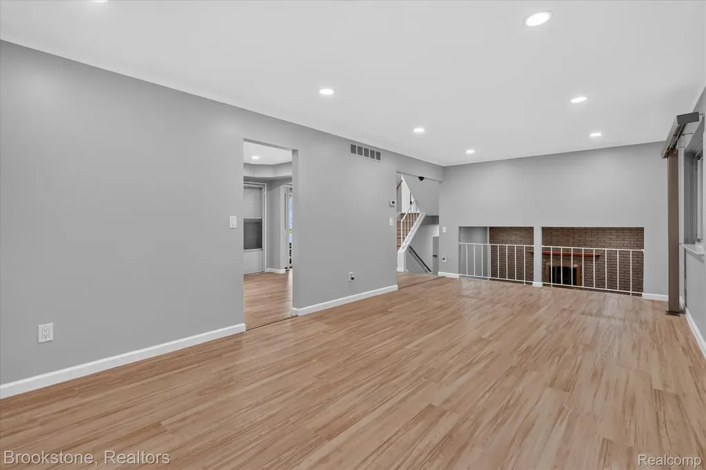 39795 Waldorf Drive Clinton Charter Township MI 48038