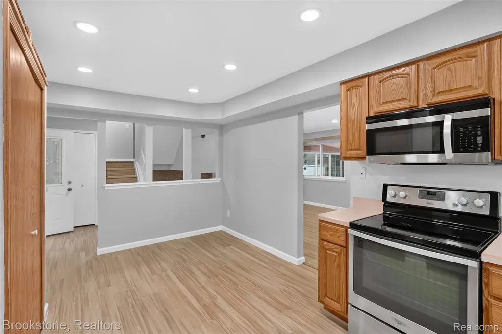 39795 Waldorf Drive Clinton Charter Township MI 48038