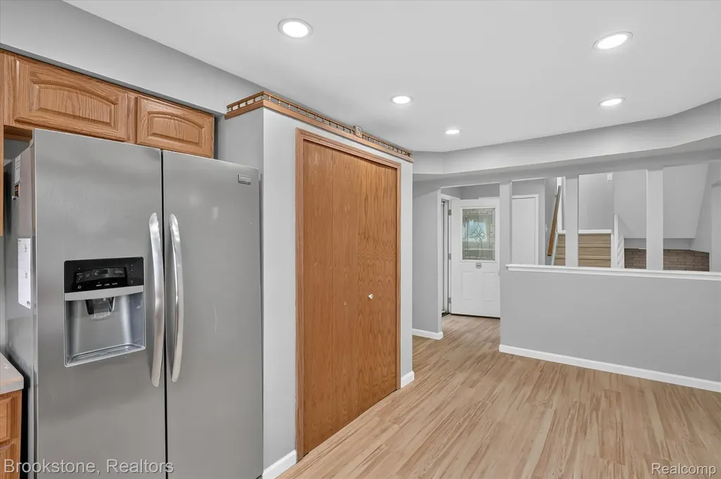 39795 Waldorf Drive Clinton Charter Township MI 48038