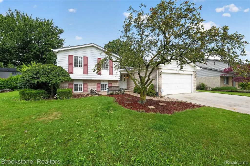39795 Waldorf Drive Clinton Charter Township MI 48038