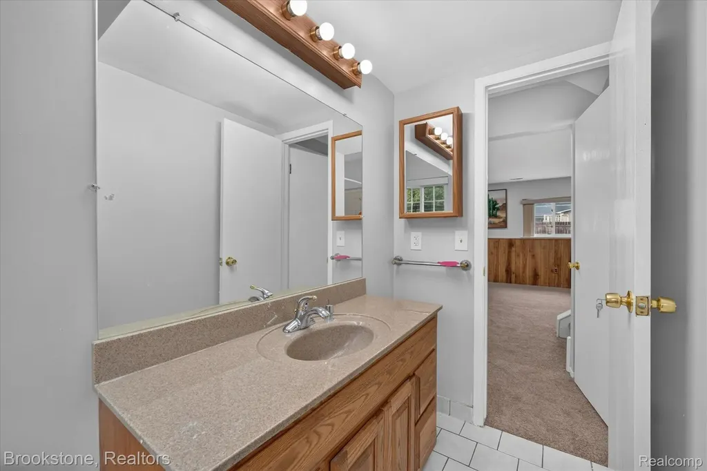 39795 Waldorf Drive Clinton Charter Township MI 48038