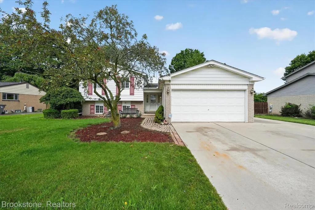 39795 Waldorf Drive Clinton Charter Township MI 48038
