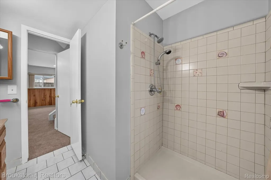 39795 Waldorf Drive Clinton Charter Township MI 48038