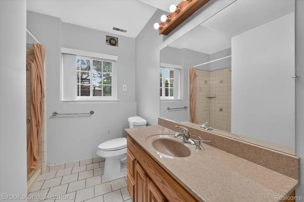 39795 Waldorf Drive Clinton Charter Township MI 48038