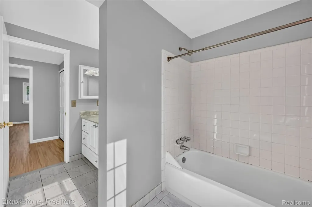 39795 Waldorf Drive Clinton Charter Township MI 48038
