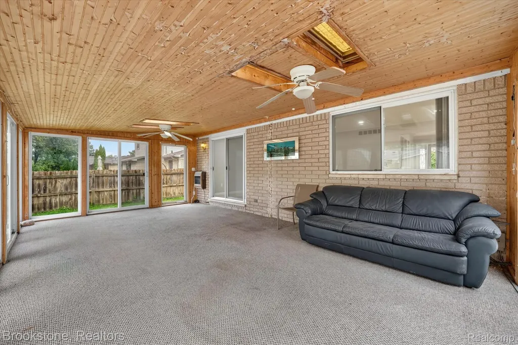 39795 Waldorf Drive Clinton Charter Township MI 48038