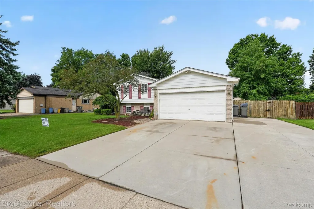 39795 Waldorf Drive Clinton Charter Township MI 48038