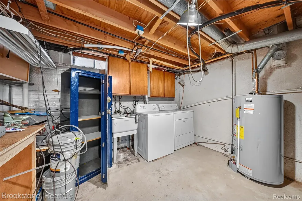 39795 Waldorf Drive Clinton Charter Township MI 48038