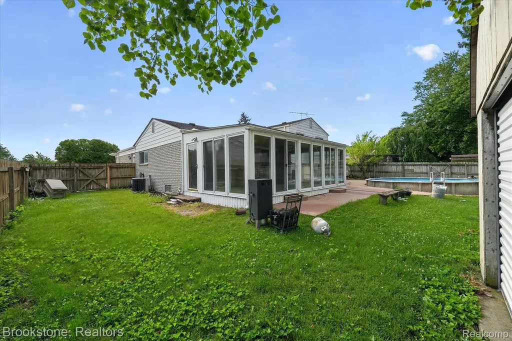 39795 Waldorf Drive Clinton Charter Township MI 48038