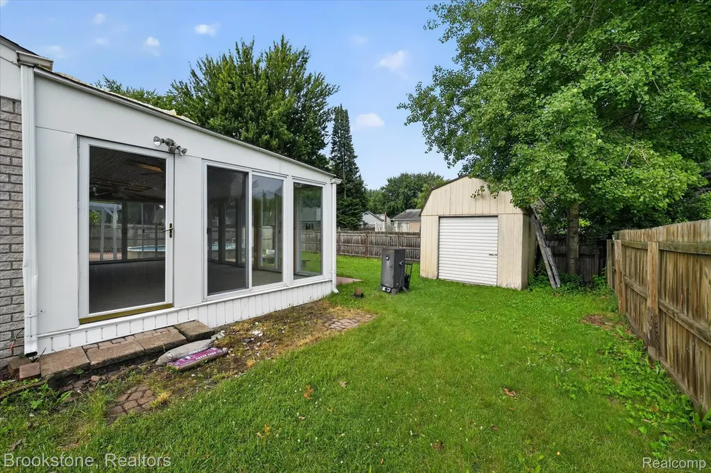 39795 Waldorf Drive Clinton Charter Township MI 48038