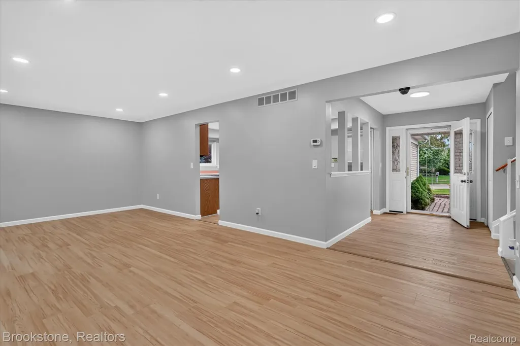39795 Waldorf Drive Clinton Charter Township MI 48038