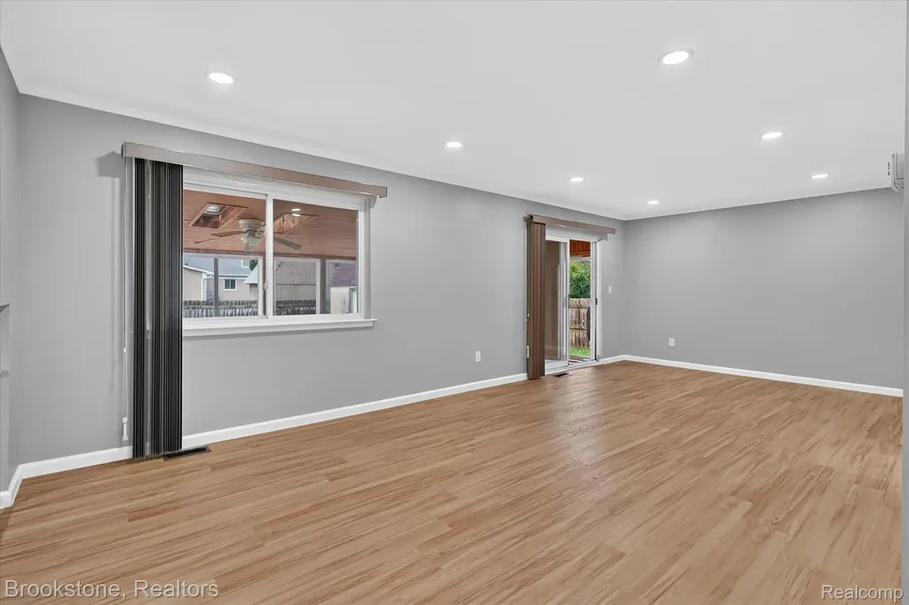 39795 Waldorf Drive Clinton Charter Township MI 48038