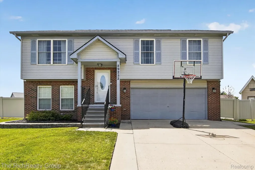 29252 Hunter Brownstown Charter Township MI 48183