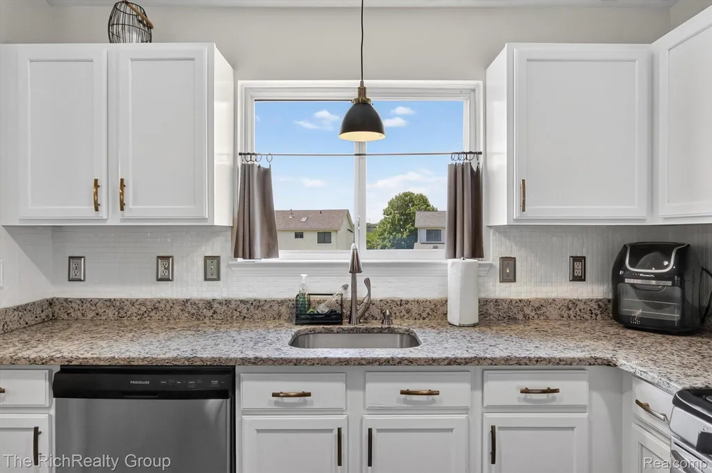 29252 Hunter Brownstown Charter Township MI 48183