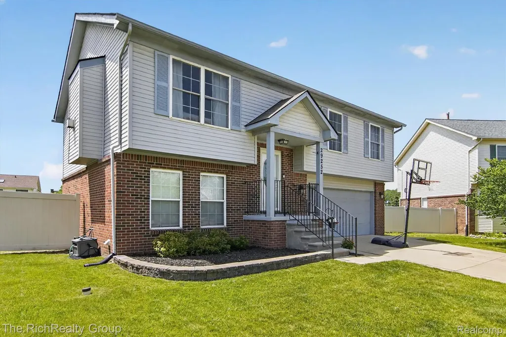 29252 Hunter Brownstown Charter Township MI 48183