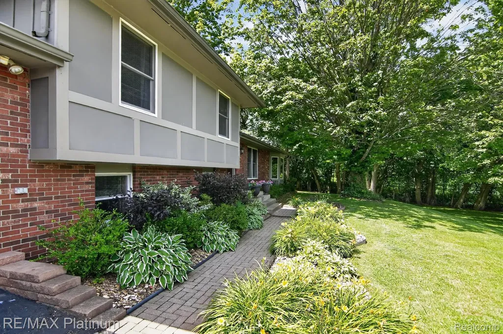 13365 N Territorial Road Dexter Township MI 48137