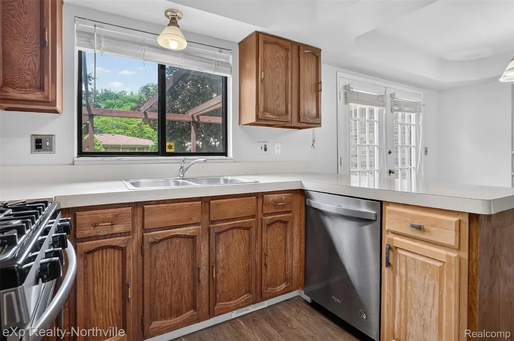 7565 Embassy Drive Canton Charter Township MI 48187