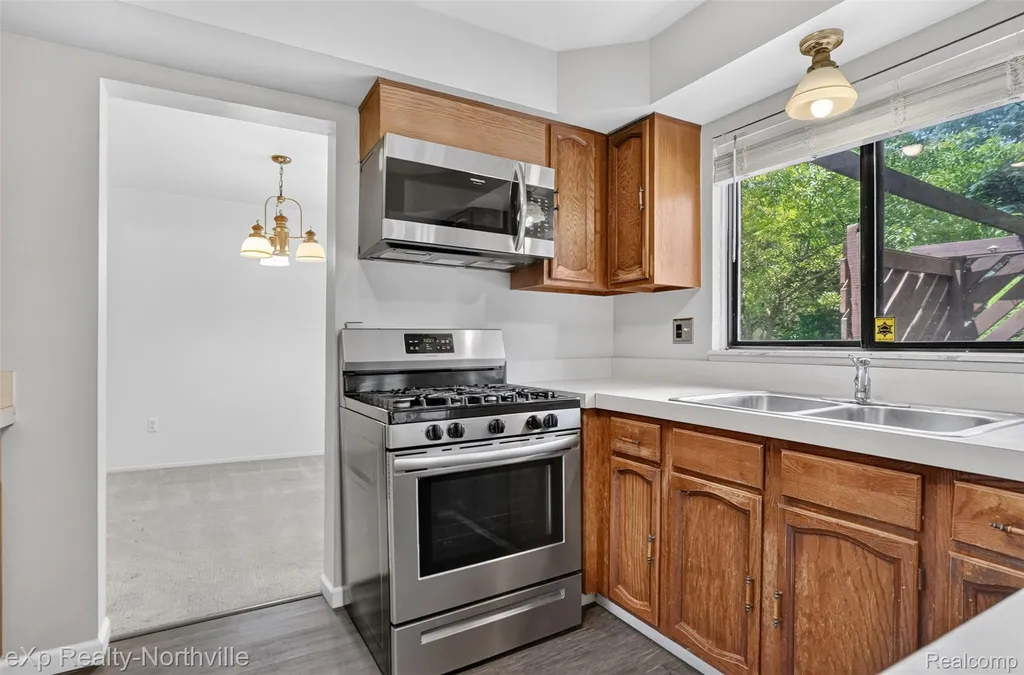 7565 Embassy Drive Canton Charter Township MI 48187
