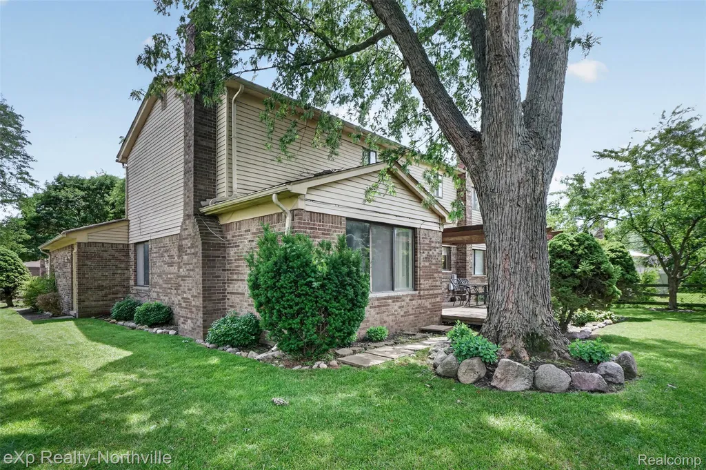 7565 Embassy Drive Canton Charter Township MI 48187