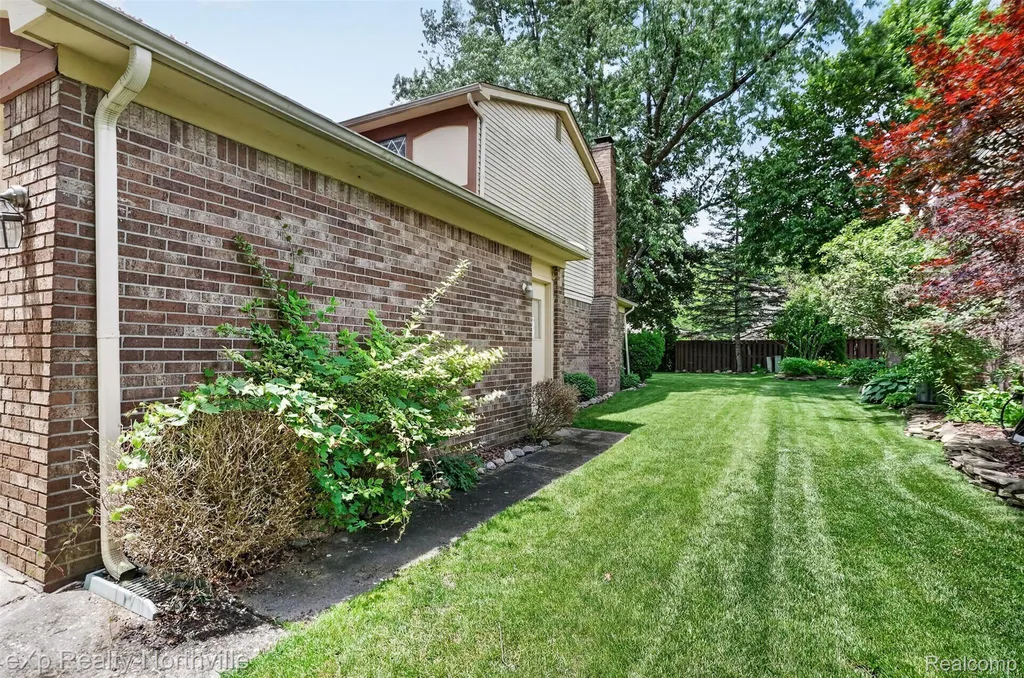 7565 Embassy Drive Canton Charter Township MI 48187
