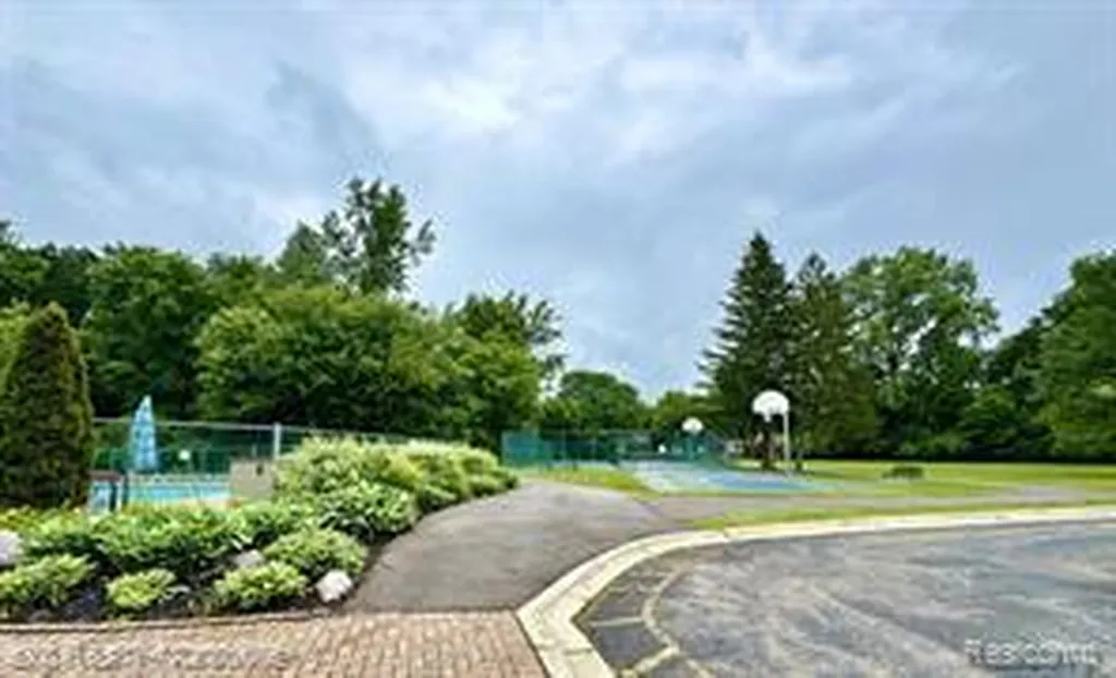 7565 Embassy Drive Canton Charter Township MI 48187
