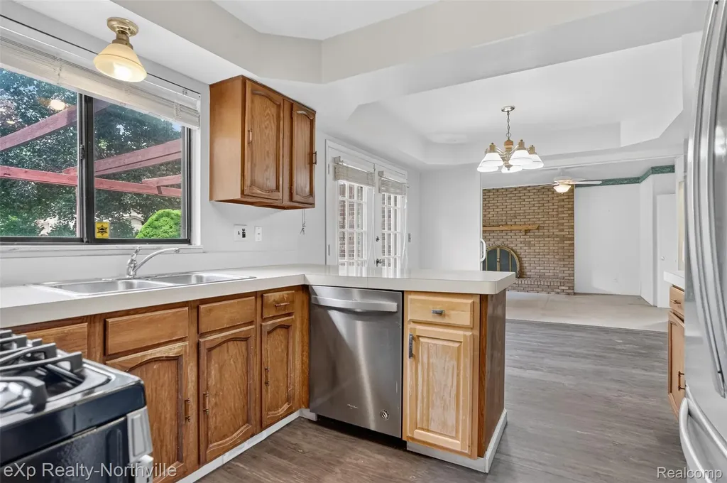 7565 Embassy Drive Canton Charter Township MI 48187