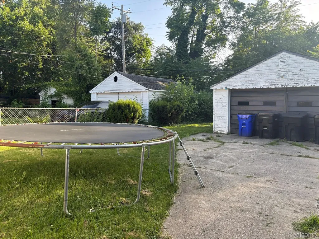 18681 Albion Street Detroit City MI 48234
