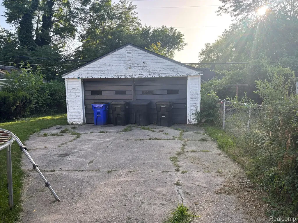 18681 Albion Street Detroit City MI 48234