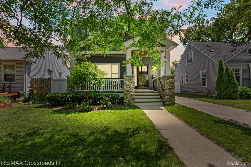 1506 N Altadena Avenue Royal Oak City MI 48067