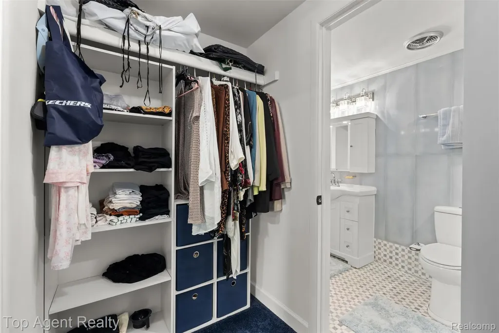 28264 Universal Drive Warren City MI 48092