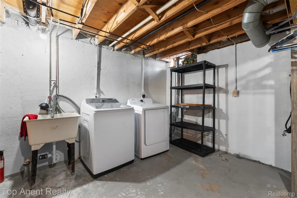 28264 Universal Drive Warren City MI 48092