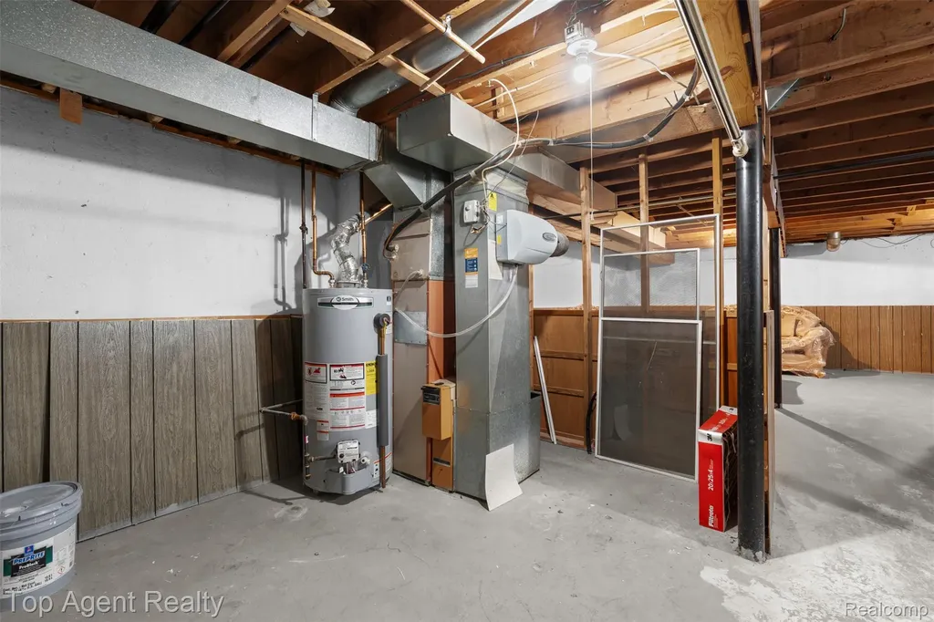 28264 Universal Drive Warren City MI 48092