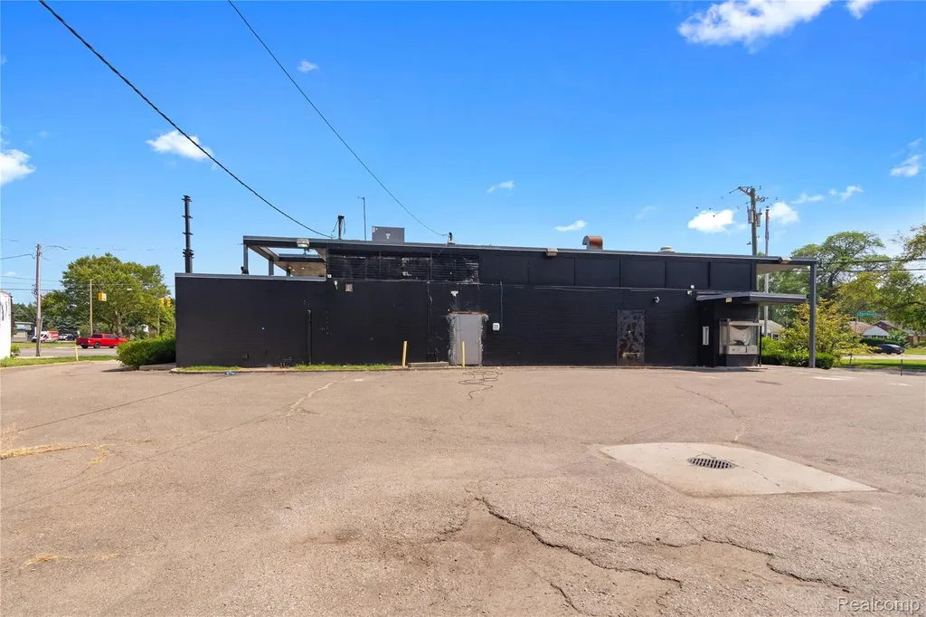18901 Kelly Road Detroit City MI 48224