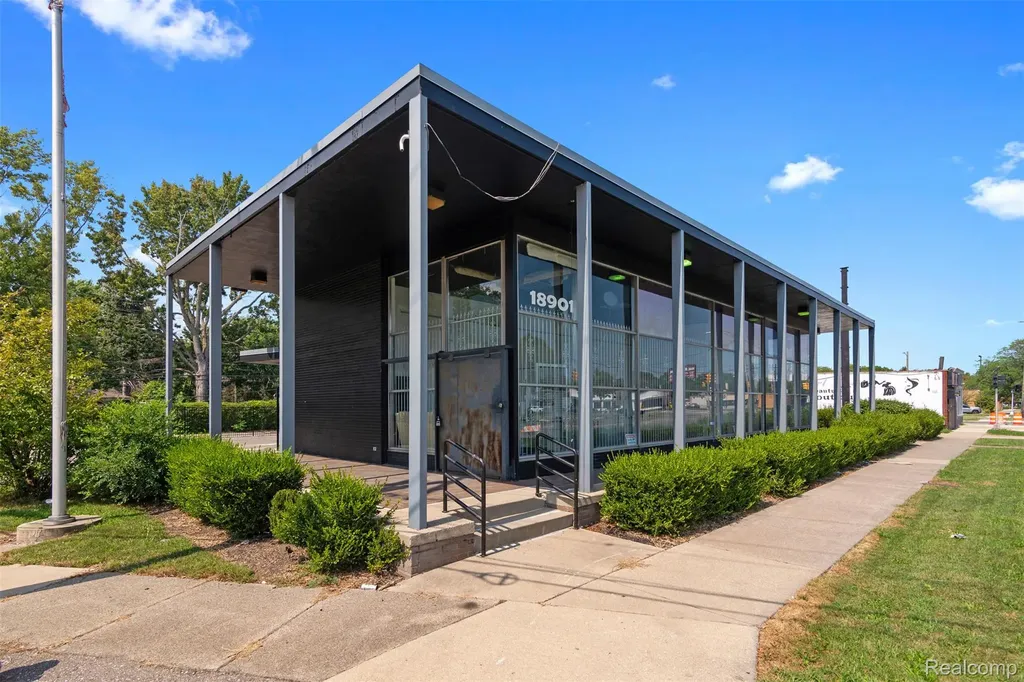18901 Kelly Road Detroit City MI 48224