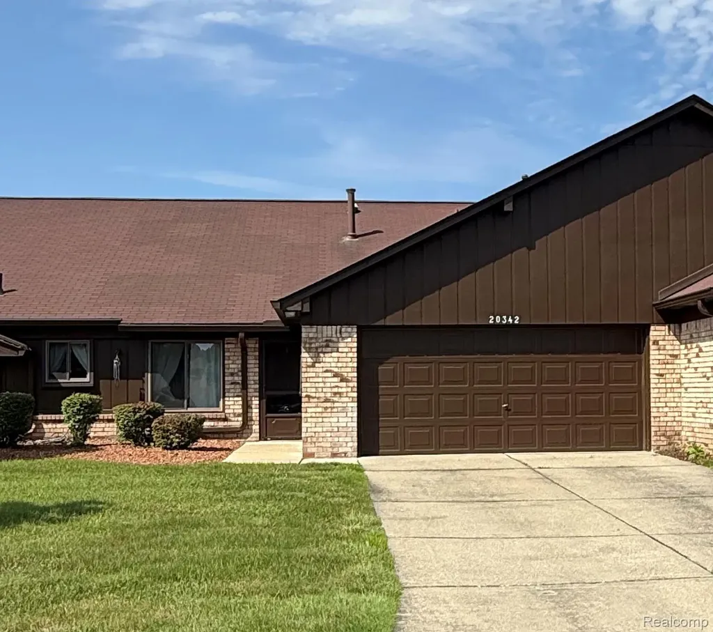 20342 Pine Meadow Drive Clinton Charter Township MI 48036